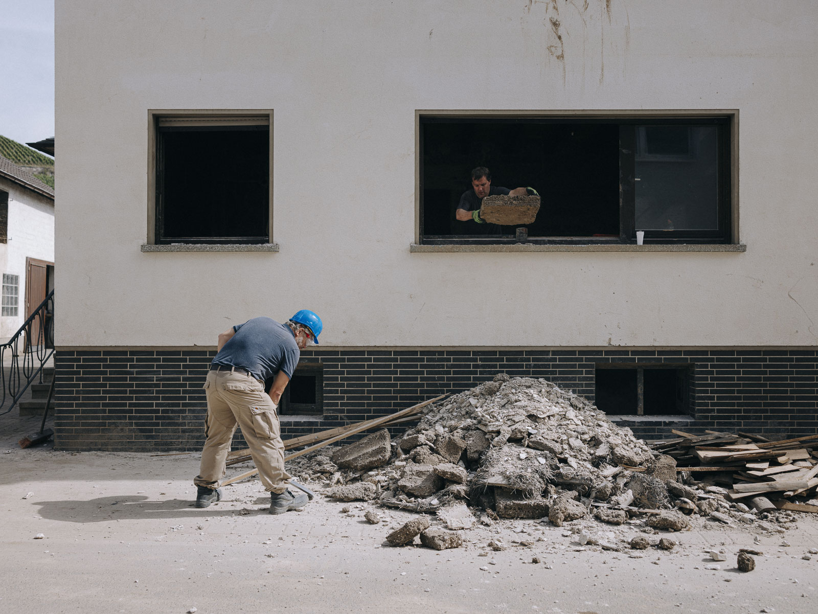 Ein Haus in der Friedensstraße wird entkernt. 15.08.2021, Dernau, Deutschland, © 2021 Thomas Pirot