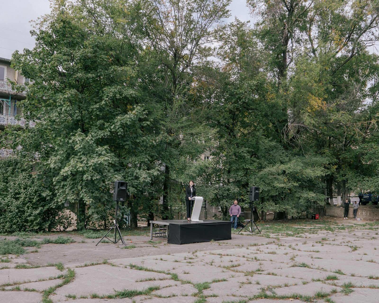 Victoria Fortuna ist eine der 17 Präsidentschaftskandidat:innen. Genau wie einige andere wird sie von der NGO Watchdog als Scheinkandidatin bezeichnet, die vom Kreml unterstützt werde. Laut dem Leiter der NGO, Andrei Curararu, dienen die Scheinkandidat:innen dazu, die Wähler:innen zu verwirren. 10.10.2024, Chisinau, Republik Moldau, © 2024 Julius Nieweler