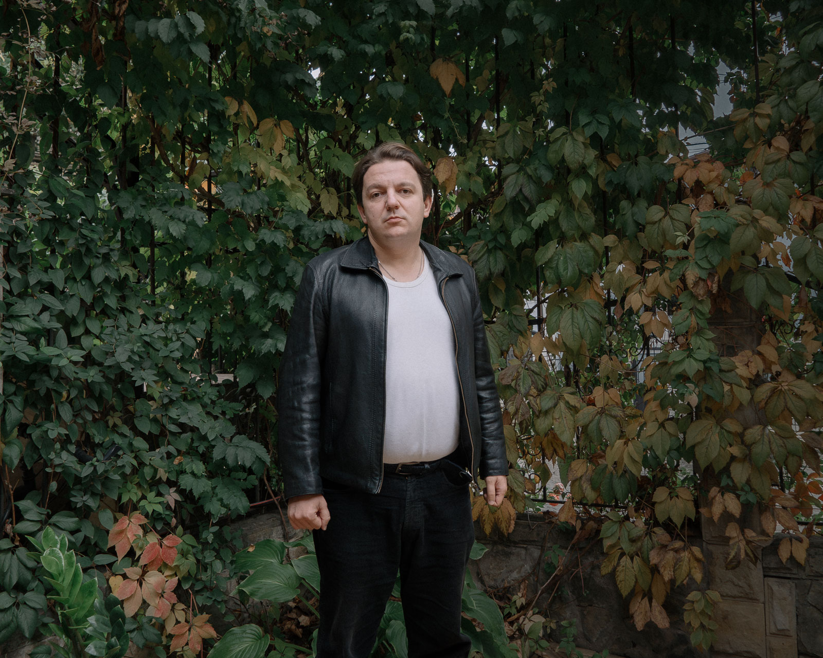 Andrei Curararu ist der Gründer der NGO Watchdog. Watchdog beobachtet die politische Landschaft in der Republik Moldau. «Seit der Unabhängigkeit der Republik Moldau ist die Gesellschaft mit russischer Einflussnahme konfrontiert. Seit Beginn der russischen Vollinvasion in die Ukraine sehen wir einen Anstieg russischer Desinformationskampagnen.» 15.10.2024, Chisinau, Republik Moldau, © 2024 Julius Nieweler