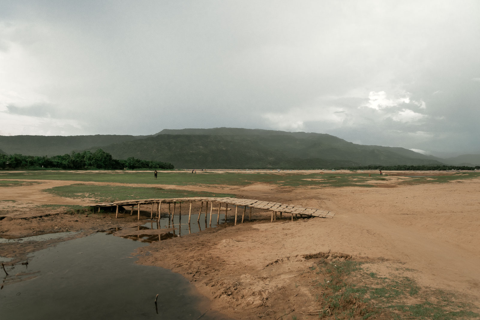 The route between the village of Tahirpur and the center of Sunamganj. The journey from the border area to Sunamganj is about 35 km and takes two hours. Diplob Mia died on the way from Tahirpur to the hospital in Sunamganj, 22.08.2022, Sunamganj, Bangladesch, © 2022 Moamen Mostafa