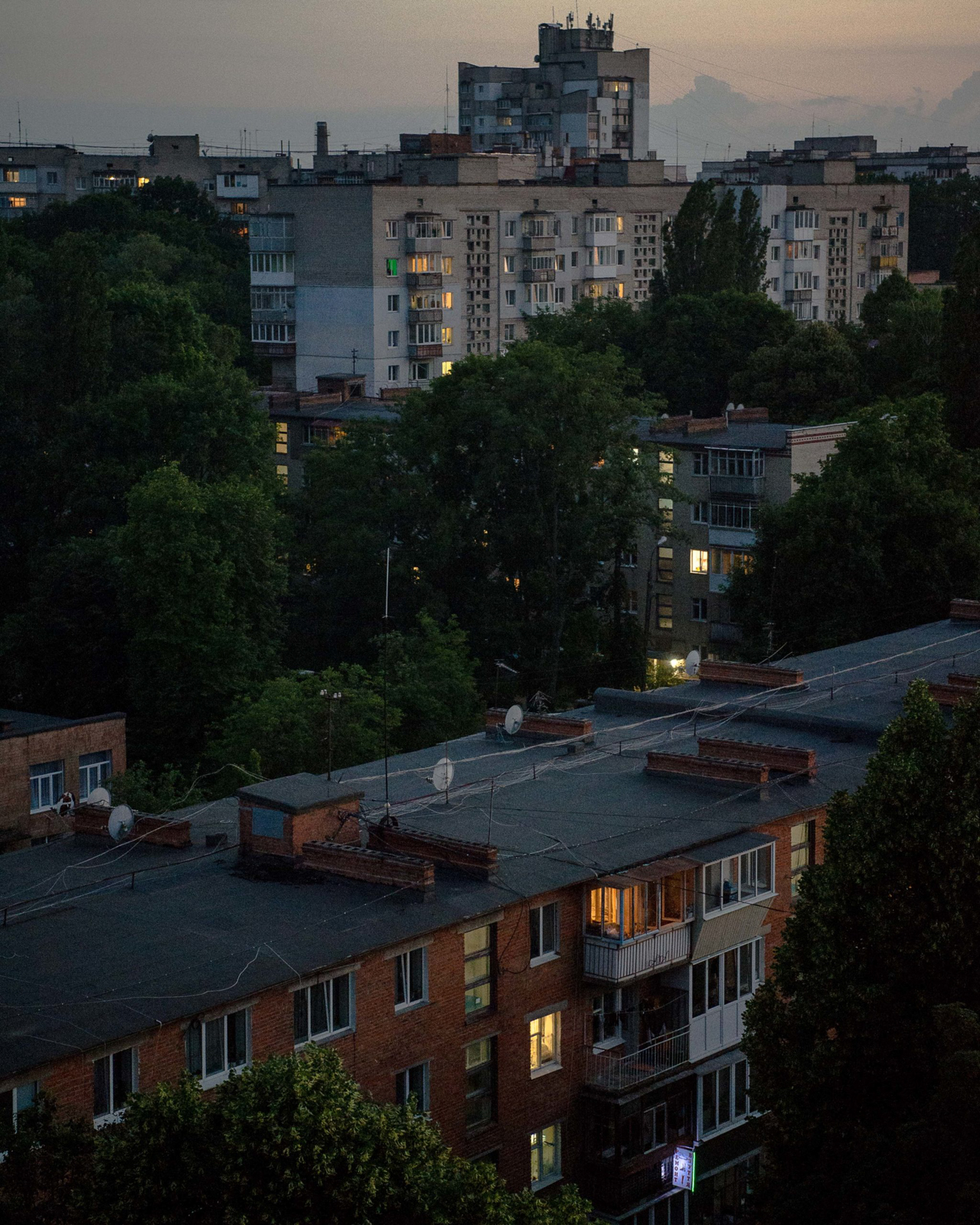 Blick über die Stadt Khmelnytskyi im Westen der Ukraine. In der Stadt leben 273 713 Menschen. Aufgenommen am 21. Juni 2021 vom Dach eines Hauses in Khmelnytskyi im Westen der Ukraine, © 2021 Finn Winkler
