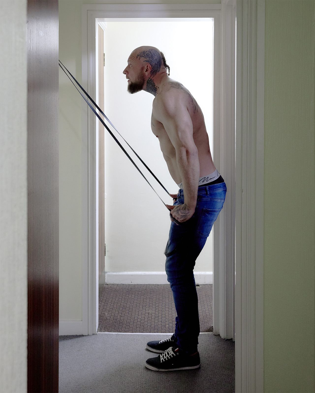 Ben is warming up and using an elastic band to give his muscles a pump. The performers regularly work out in order to keep their bodies seductive. 31.03.2025, Birmingham, UK, © 2025 Inès Riber