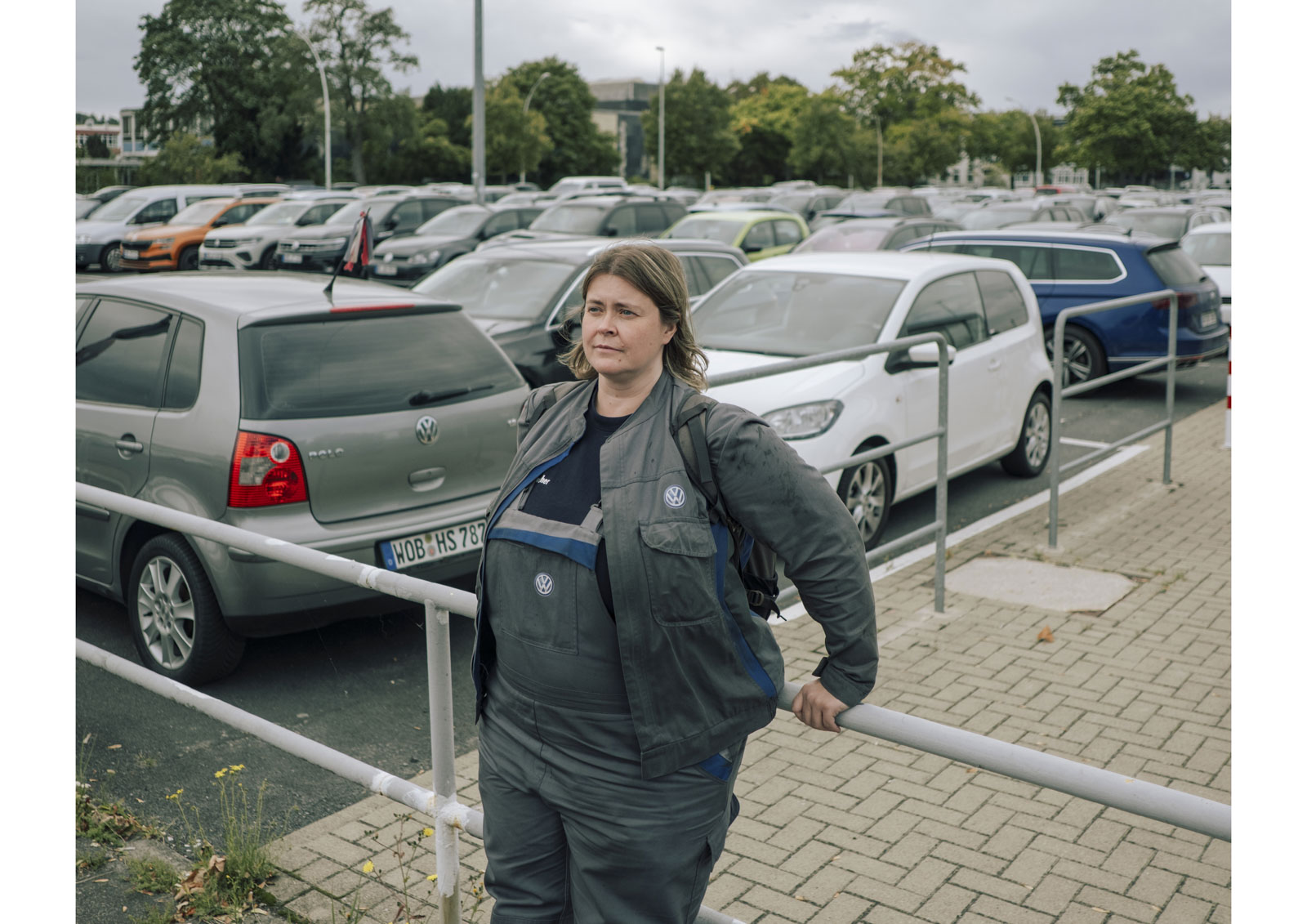 Annika arbeitet seit vielen Jahren bei Volkswagen im Karosseriebau. Auf die Frage was sich in der Zeit verändert habe antwortet sie «Mehr Arbeit, weniger Geld». 20.02.2026, Wolfsburg, Deutschland,  © 2026 Serghei Duve